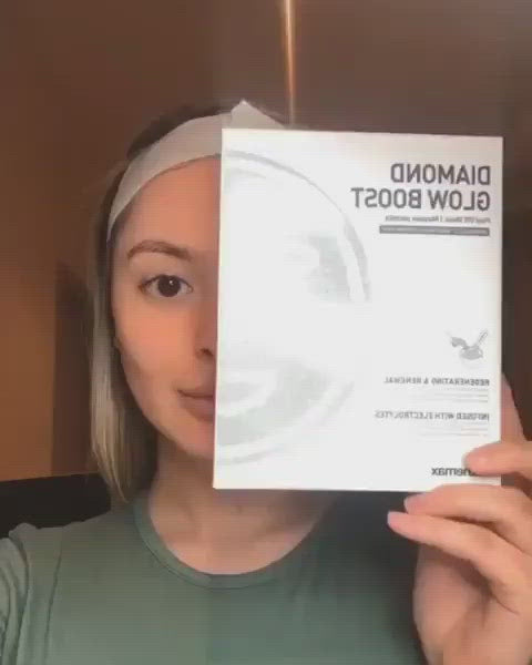 así de fácil es aplicar mascarilla Diamon Glow Boost en Casa. La línea de productos faciales de esthemax para uso en casa. Usa un producto hidratante o regenerador debajo de la mascarilla para mejores efectos